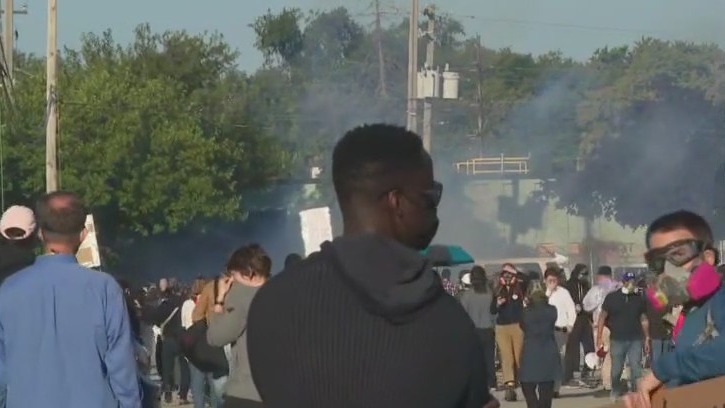 ICE Confronts Rioters Protecting Criminal Offenders at Broadview Processing Center